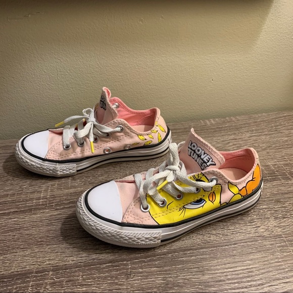 Girls Tweety Converse Shoes - Picture 1 of 10